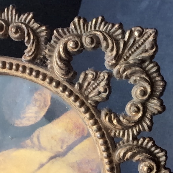 VGT,Set of 2 Oval Metal Ornate Frames with Victorian Art. - Picture 4 of 12